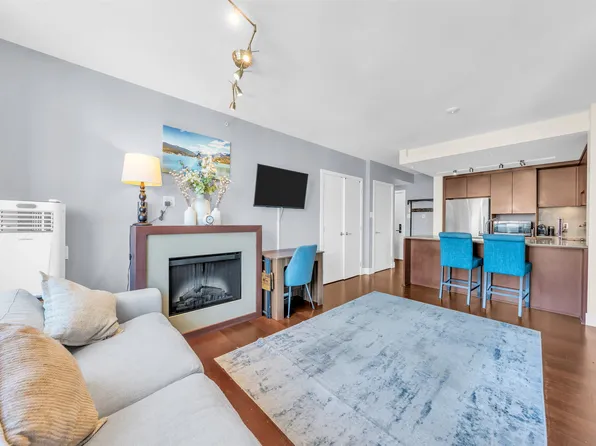 158 W 13th St #1301, North Vancouver, BC V7M 0A7