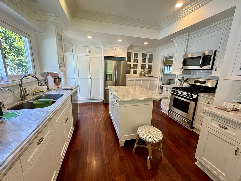 1006 Las Pulgas Rd — Photo 5