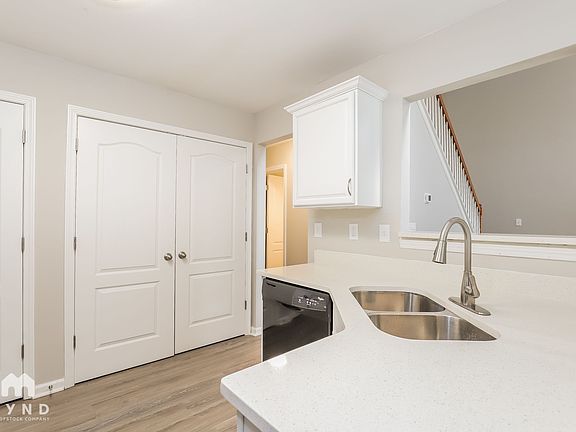 3rd image of 6914 White Walnut Way