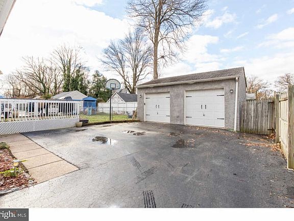 5th image of 736 Cornell Ave