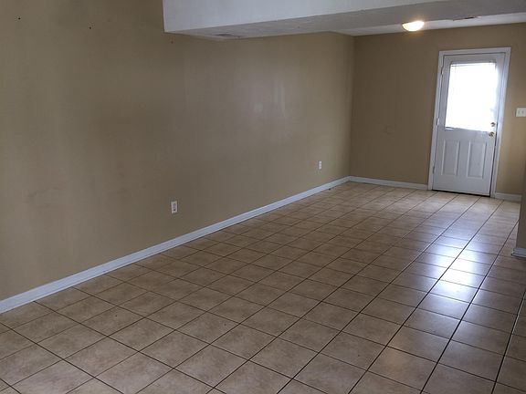 2nd image of 923 Villa Dr APT 2