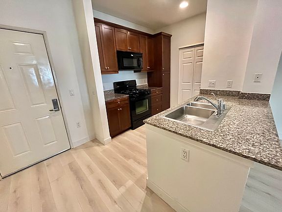 Kitchen with granite countertopp