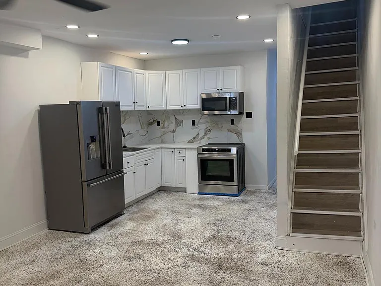 2409 W Harold St — Photo 2