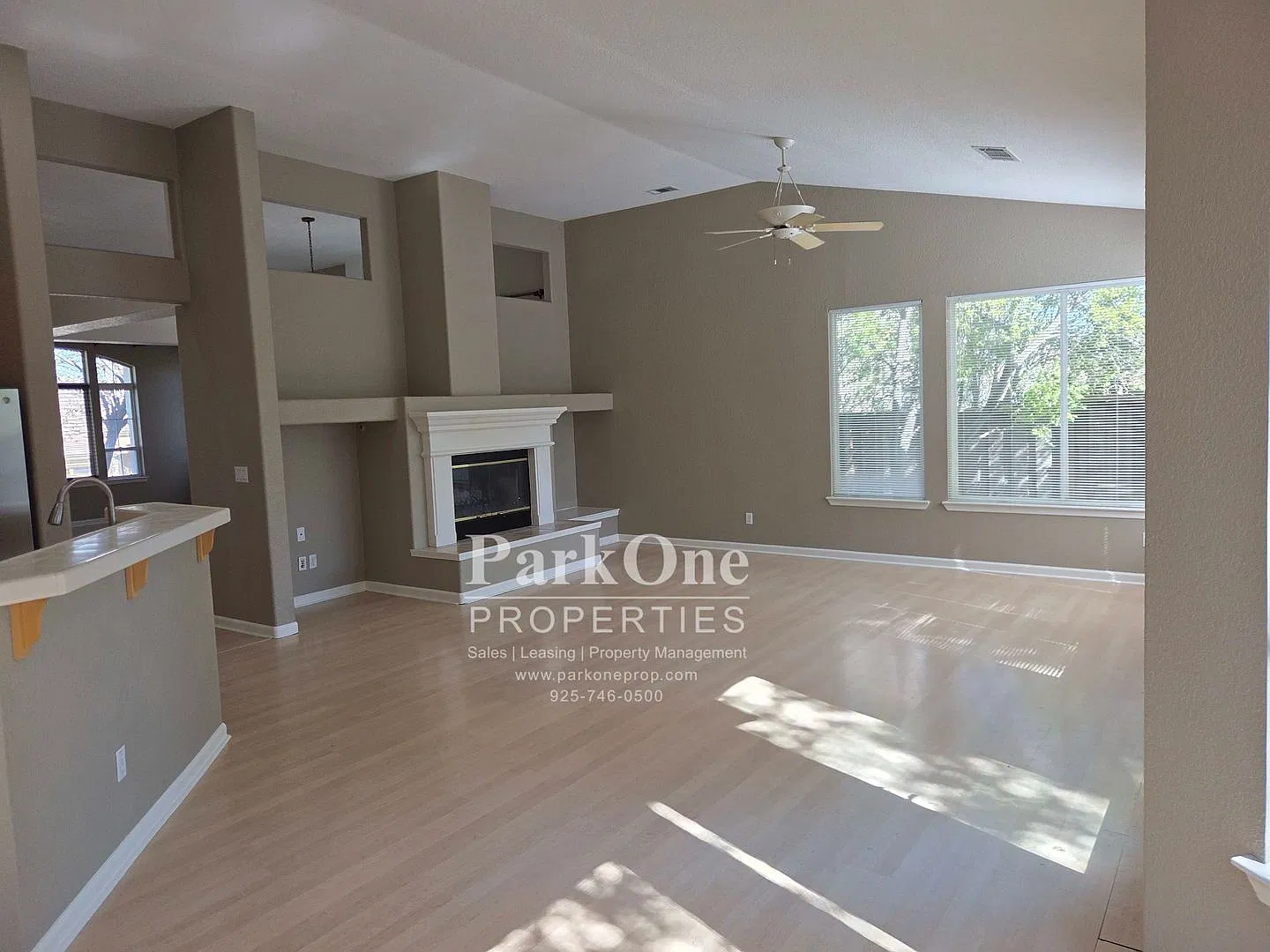 Spacious 4 Bed 2 Bath Home in Concord — Photo 4