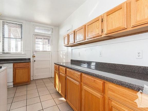 4th image of 1115 W Oakdale Ave #1a