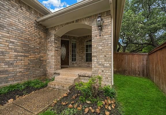 4th image of 423 Elkgrove Ct