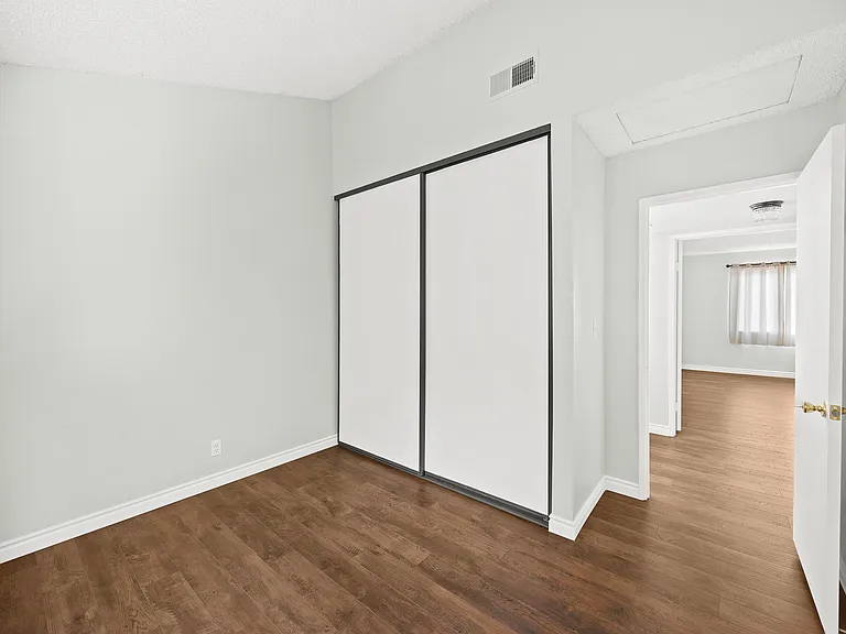1040 S Garfield Ave — Photo 16