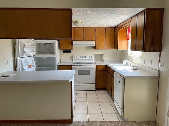 2nd image of 854 West St