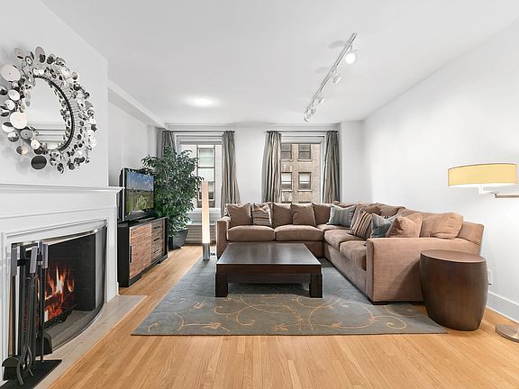 4th image of 40 W 50th St #7B