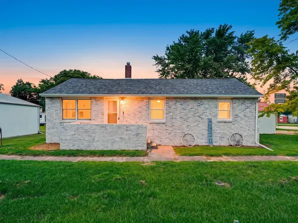 106 W South St, Elliott, IL 60933