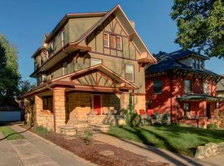 2716 Charlotte St, Kansas City, MO 64109