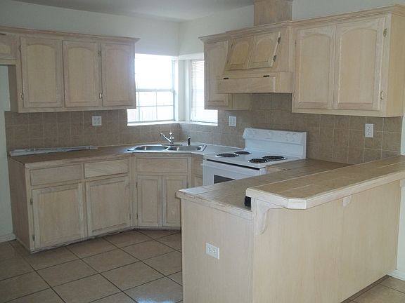 4th image of 1813 E Llano Grande St