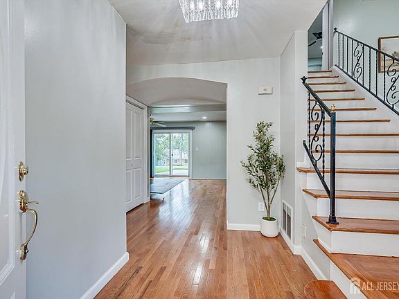 4th image of 17 Myrtle Rd