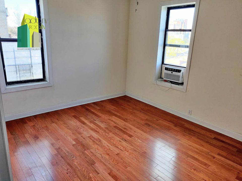2nd image of 1551 Williamsbridge Rd