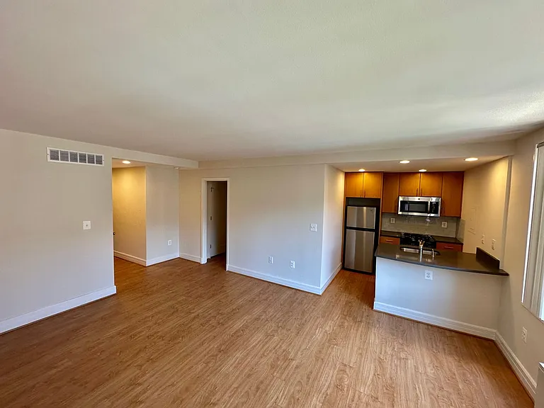 1255 New Hampshire Ave NW — Photo 124