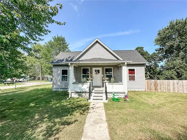409 N 12th St, Marshall, IL 62441