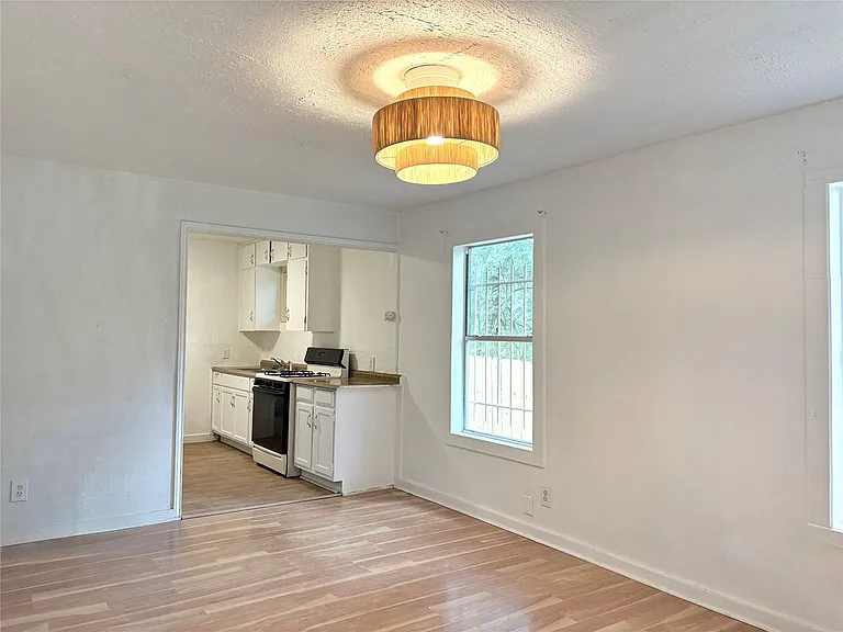 1184 1/2 Sol Wilson Ave — Photo 12