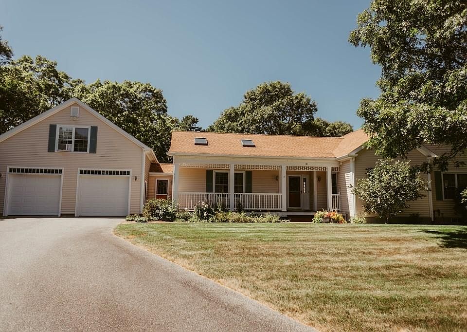 1st image of 14 Cannon Hill Dr