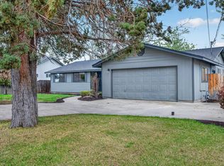 2747 SW 23rd St, Redmond, OR 97756