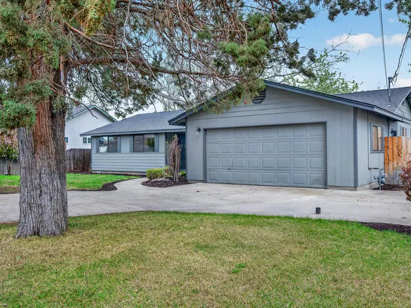2747 SW 23rd St, Redmond, OR 97756