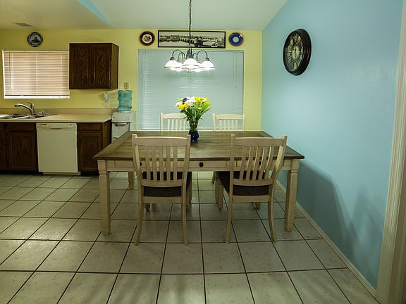 5th image of 630 E Jensen St Unit 136