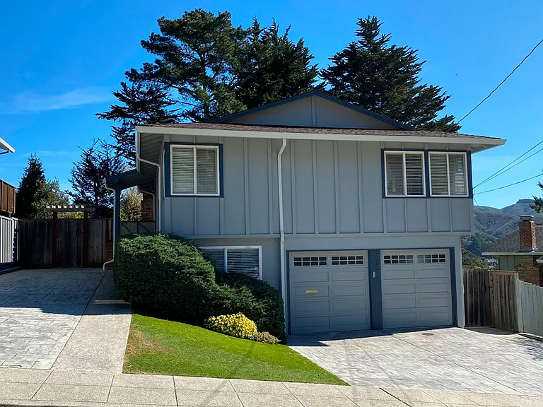 1091 Banyan Way — Photo 1