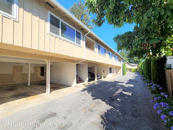 2nd image of 665 Roble Ave Unit D