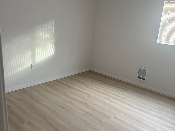 3rd image of 4709 176th St SW