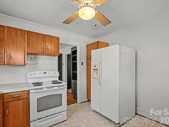 4th image of 1127 Thompson Ave
