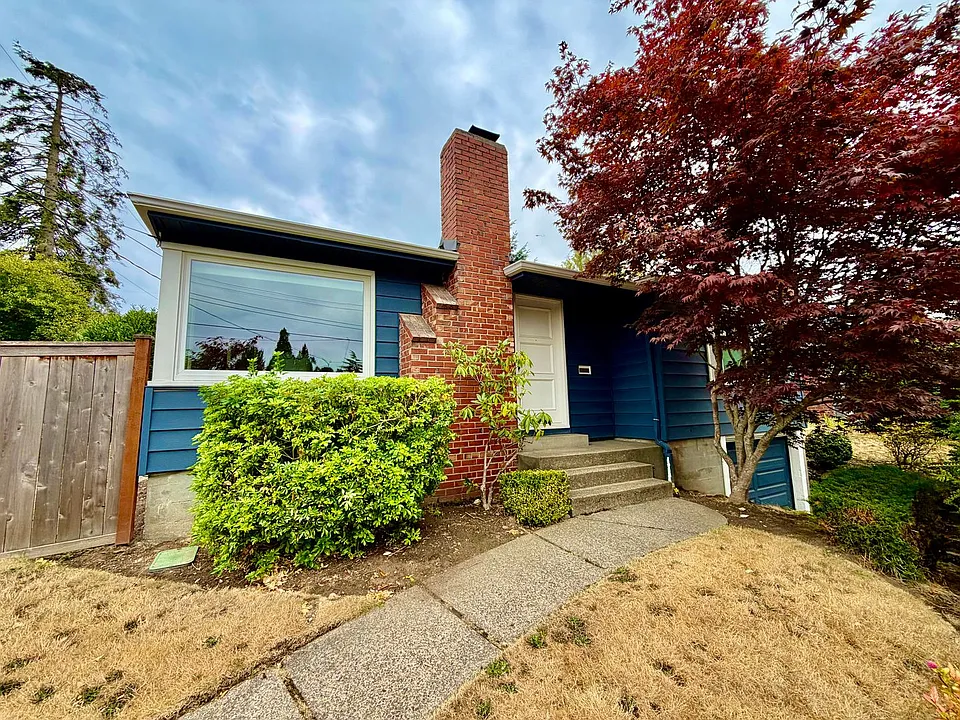 2115 33rd Ave W