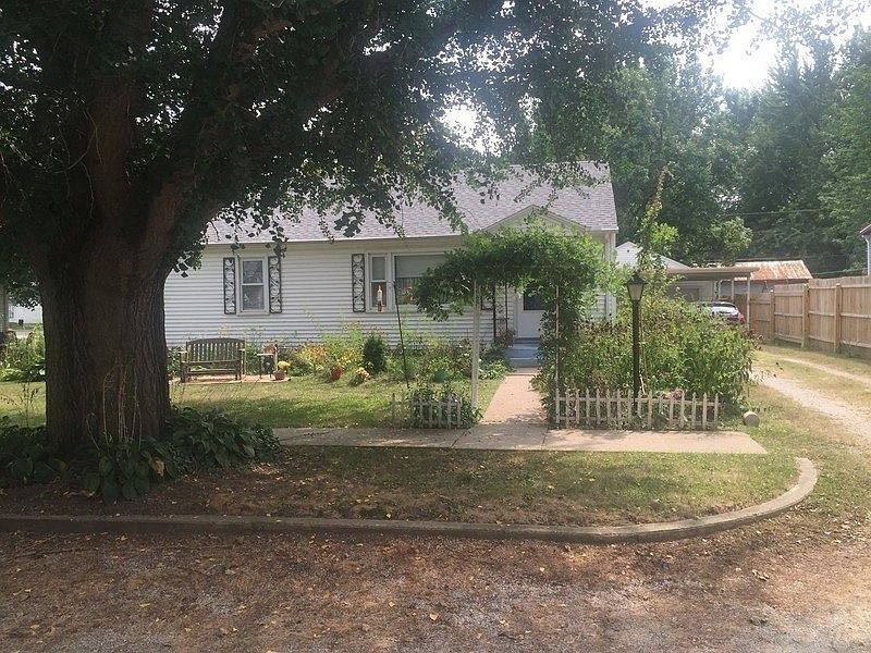 1st image of 309 W Mulberry St