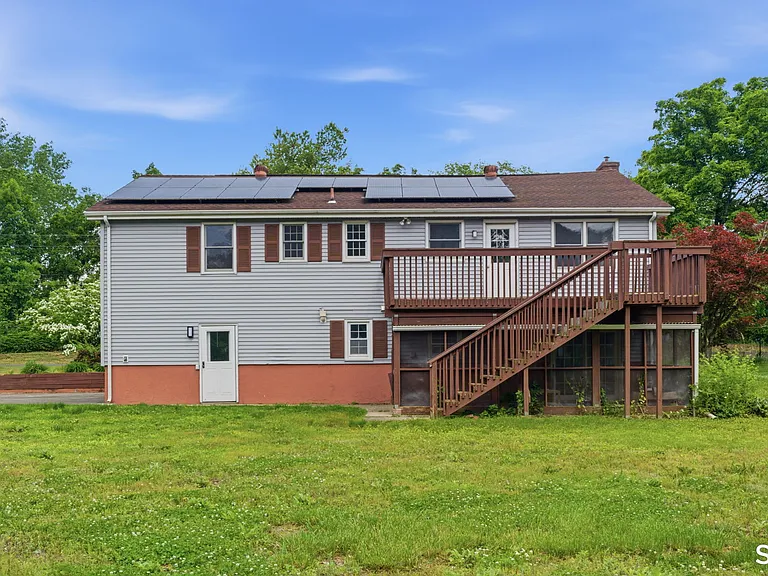 60 Hoffman Rd — Photo 4