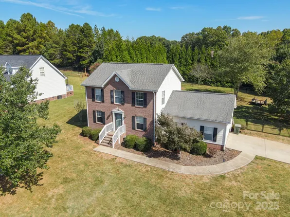 2264 Picnic Dr, Newton, NC 28658
