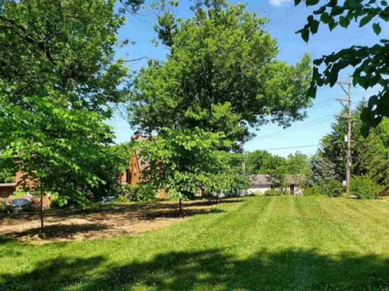 1513 S Walnut St — Photo 8