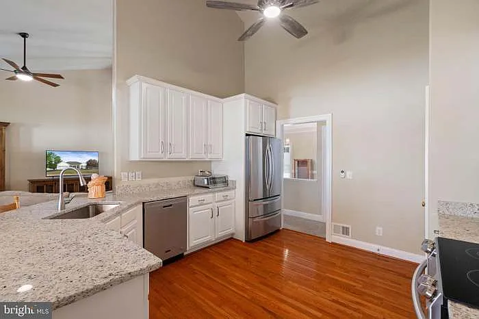 2707 Glendas Way — Photo 33