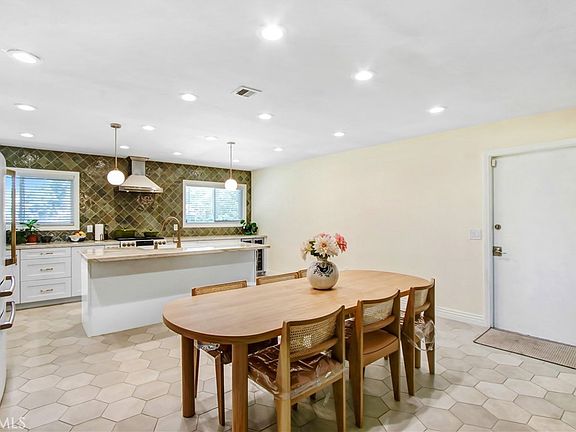 2nd image of 1580 Pelham Pl