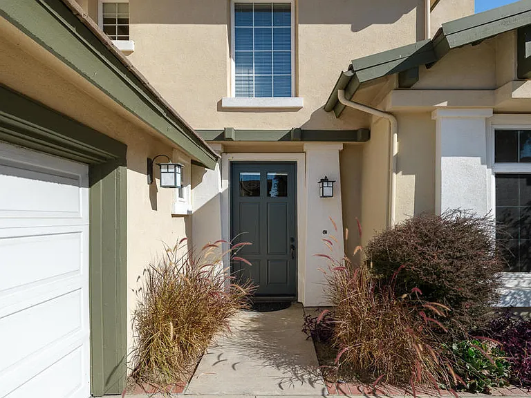 721 Owen Ct — Photo 2