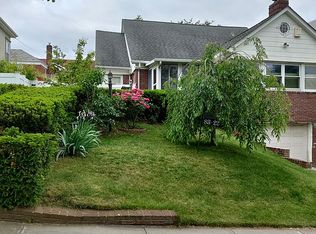 8322 188th St, Jamaica, NY 11423