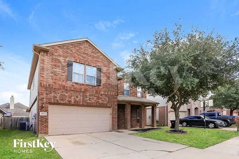 4 bed, 2.5 bath, 2904 sqft, $2,435 — Photo 2