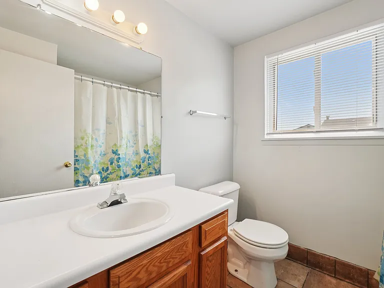 Creekside Apartments — Photo 6