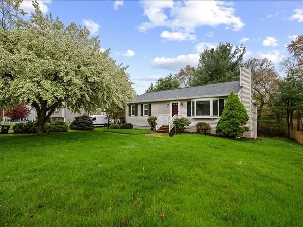 11 Riverside Dr, Webster, MA 01570