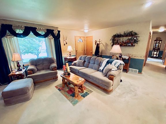 4th image of 9687 Sandhill Dr