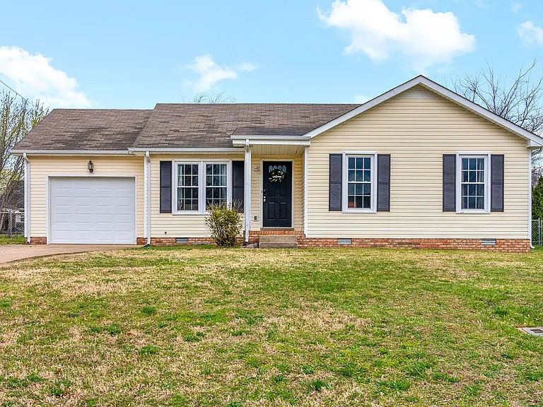 3231 Tabby Dr — Photo 2