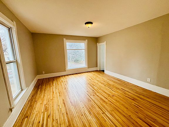 4th image of 2921 33rd Ave S #2