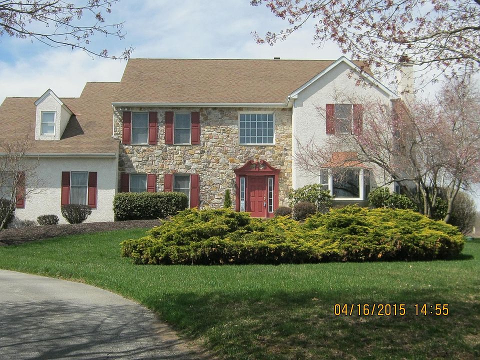 1st image of 102 Twin Creek Dr