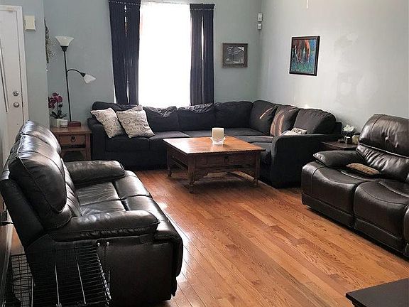 3rd image of 110 Charleston Cir