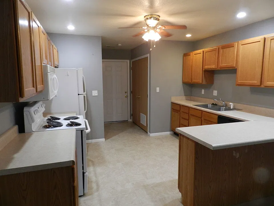 22605 Hollow Oak Ln