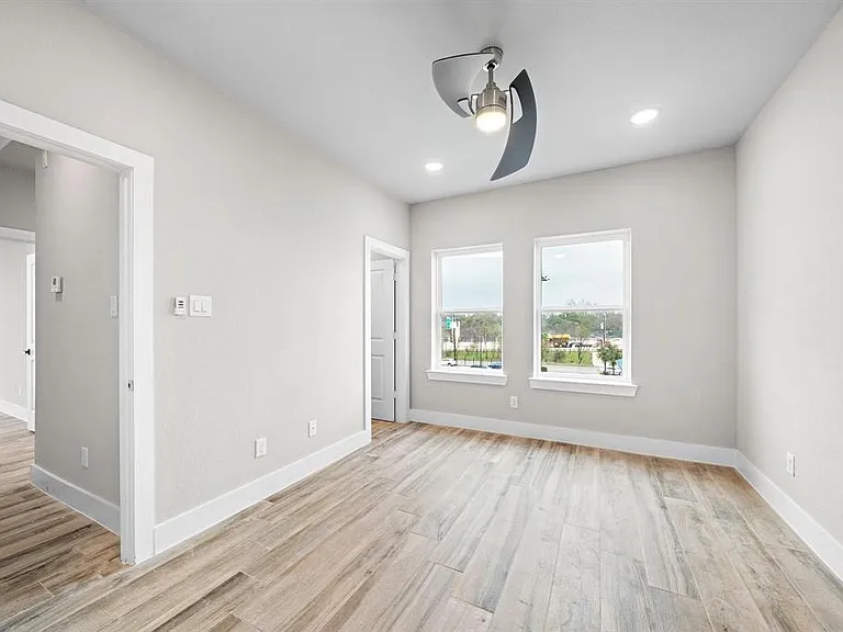 228 W 28th St — Photo 20