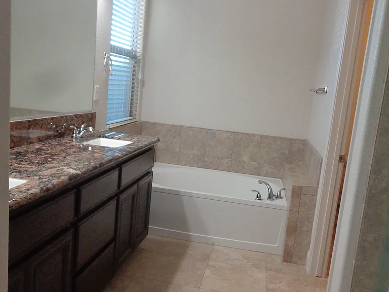 2140 Cling Dr — Photo 16