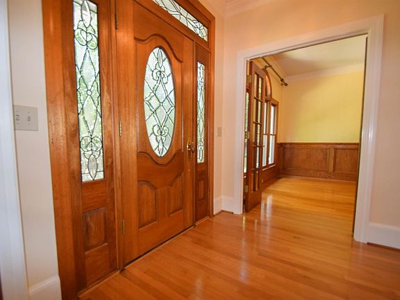 4th image of 123 Country Place Ct